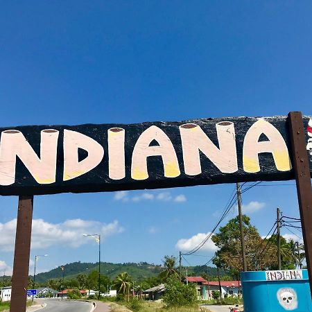 Indiana Cafe & Dorm Bed & Breakfast Pantai Cenang  Ngoại thất bức ảnh
