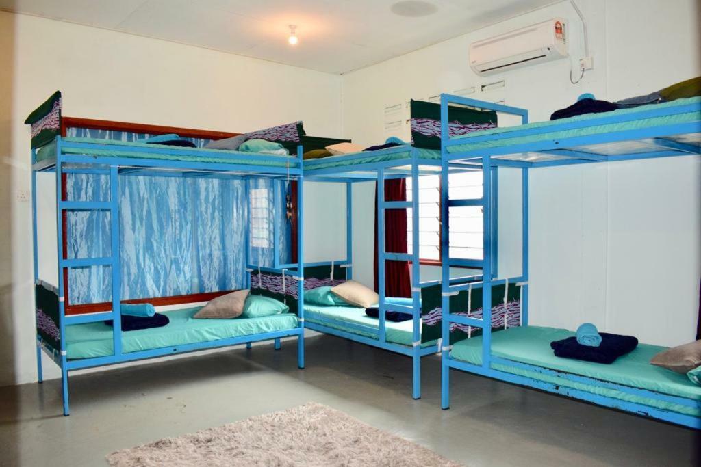 Indiana Cafe & Dorm Bed & Breakfast Pantai Cenang  Ngoại thất bức ảnh